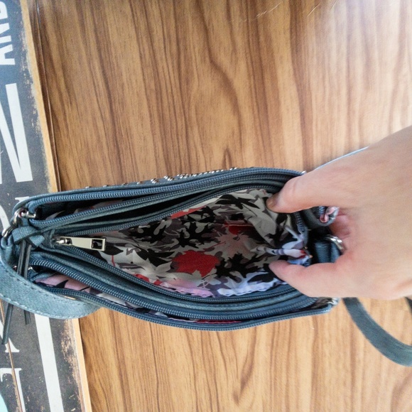 Ripzone Blue CrossBody Silver Studded Purse In EUC B001 - Picture 5 of 7